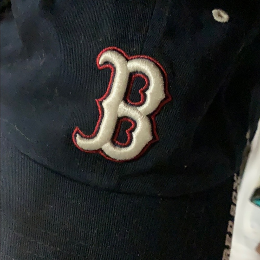 Red sox adjustable baseball hat - Picture 2 of 3
